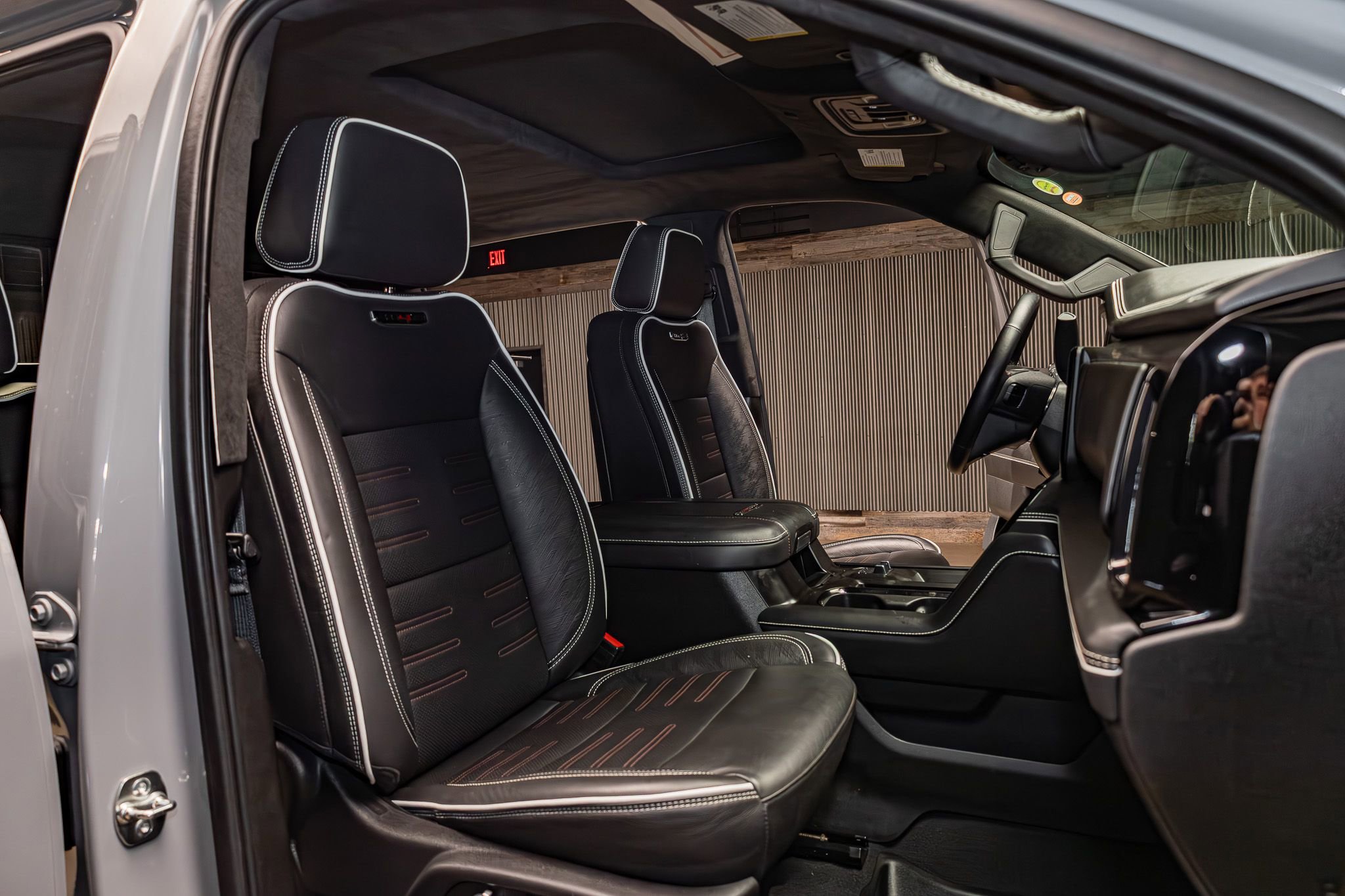 Used 2025 GMC Sierra 2500 AT4X image 31