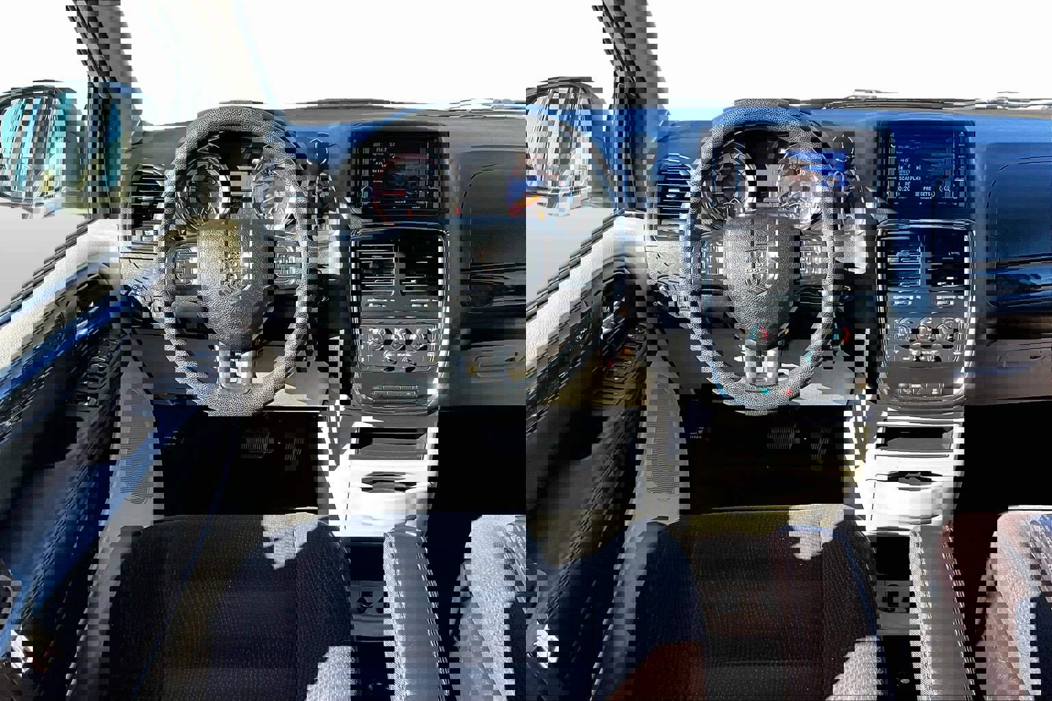 Used 2018 Dodge Grand Caravan SE w/ UConnect Hands-Free Group image 5