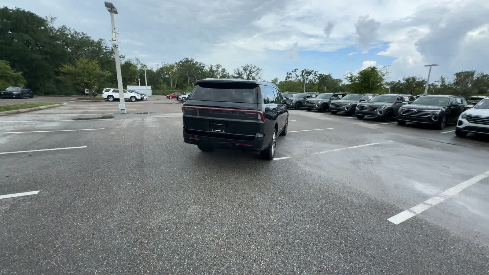Used 2025 Lincoln Navigator Reserve AWD/4WD image 7