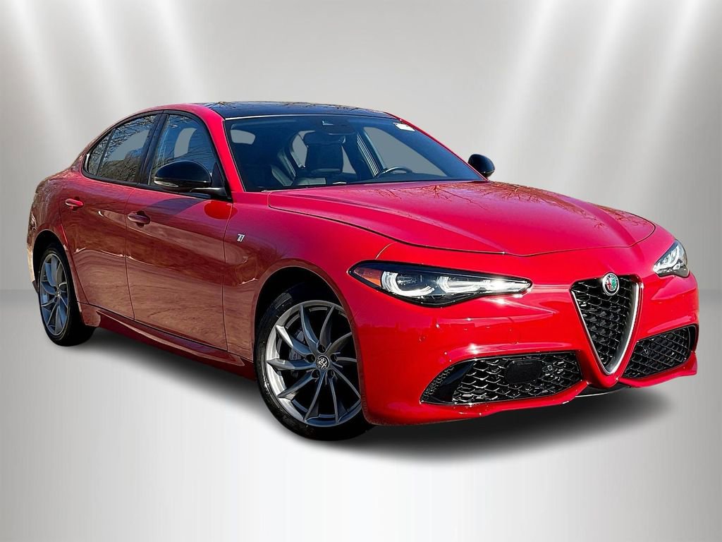 Used 2024 Alfa Romeo Giulia Ti AWD/4WD image 3