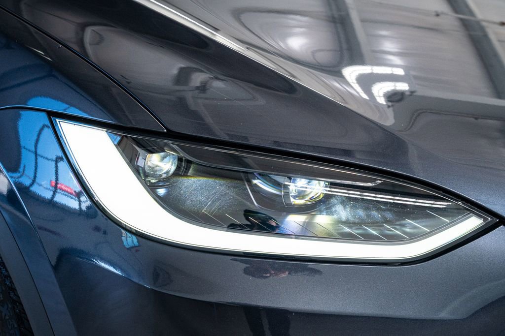 Used 2024 Tesla Model X image 18