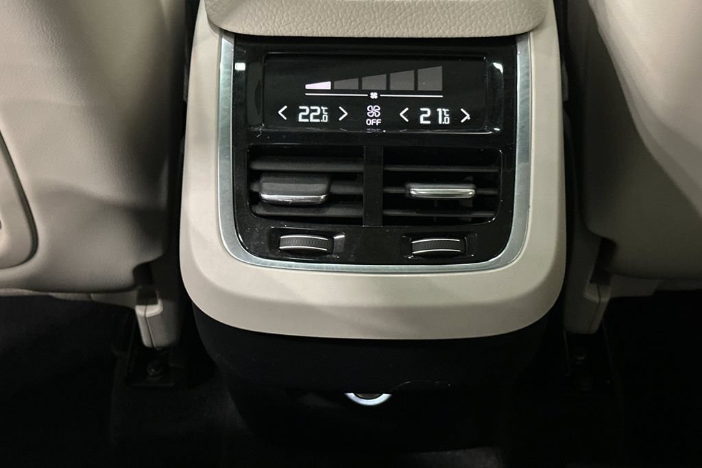 Used 2017 Volvo XC90 T6 Momentum w/ Vision Package AWD/4WD image 14