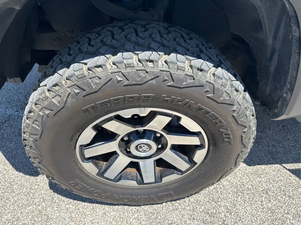 Used 2020 Toyota Tacoma TRD Off-Road w/ Technology Package AWD/4WD image 17