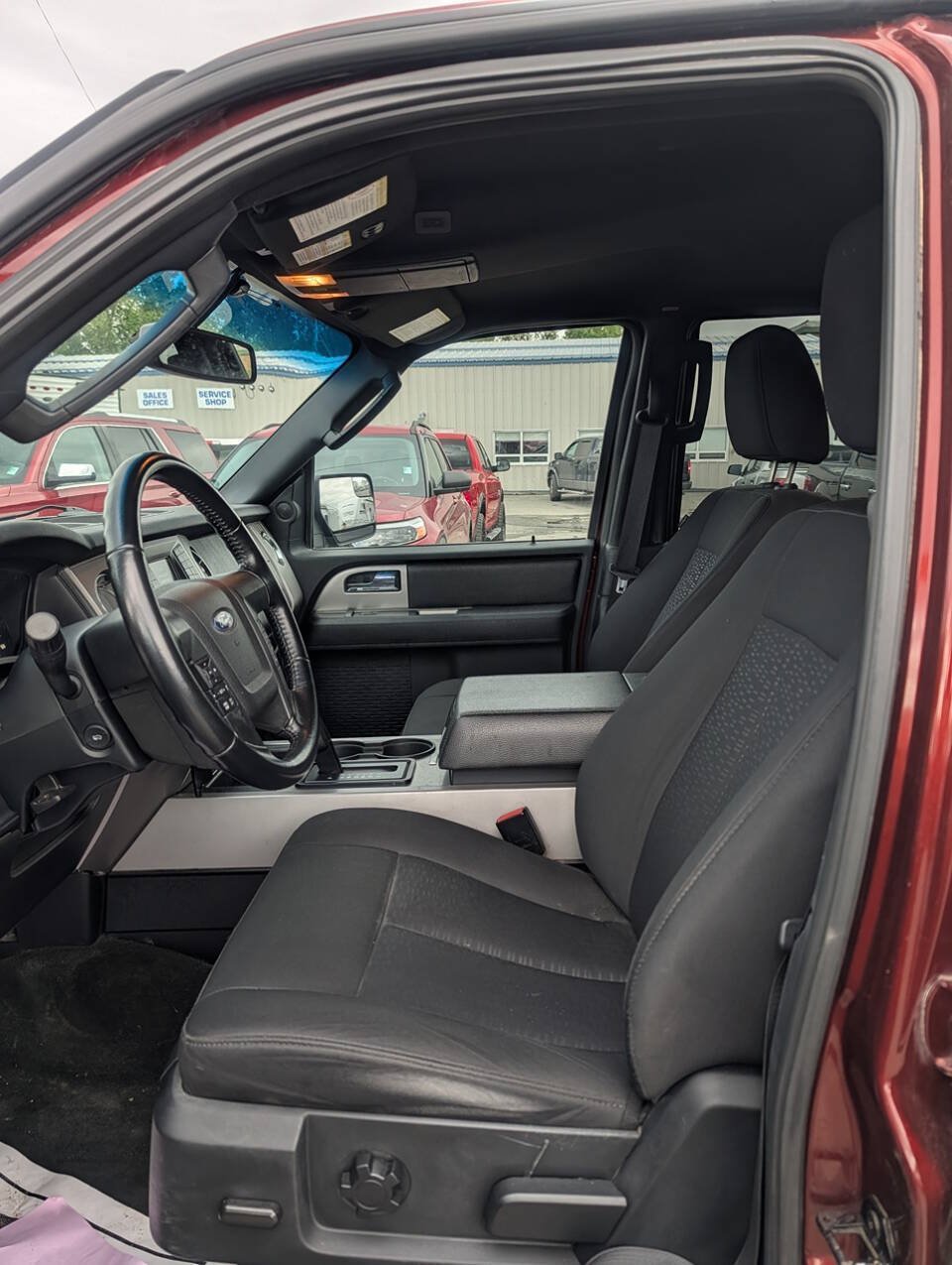 Used 2017 Ford Expedition XLT AWD/4WD image 12