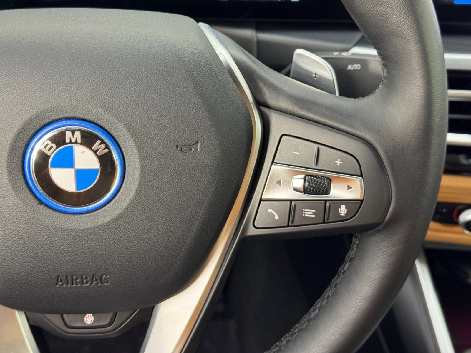 Used 2023 BMW 330e xDrive w/ Premium Package image 22