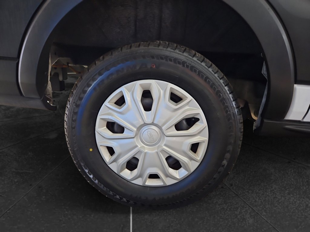 Used 2022 Ford E-Transit Medium Roof w/ Load Area Protection Package RWD image 27
