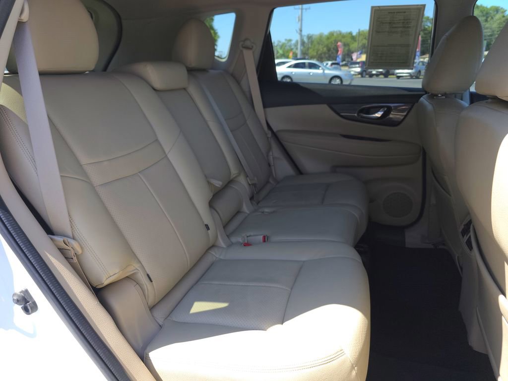 Used 2017 Nissan Rogue SV FWD image 16
