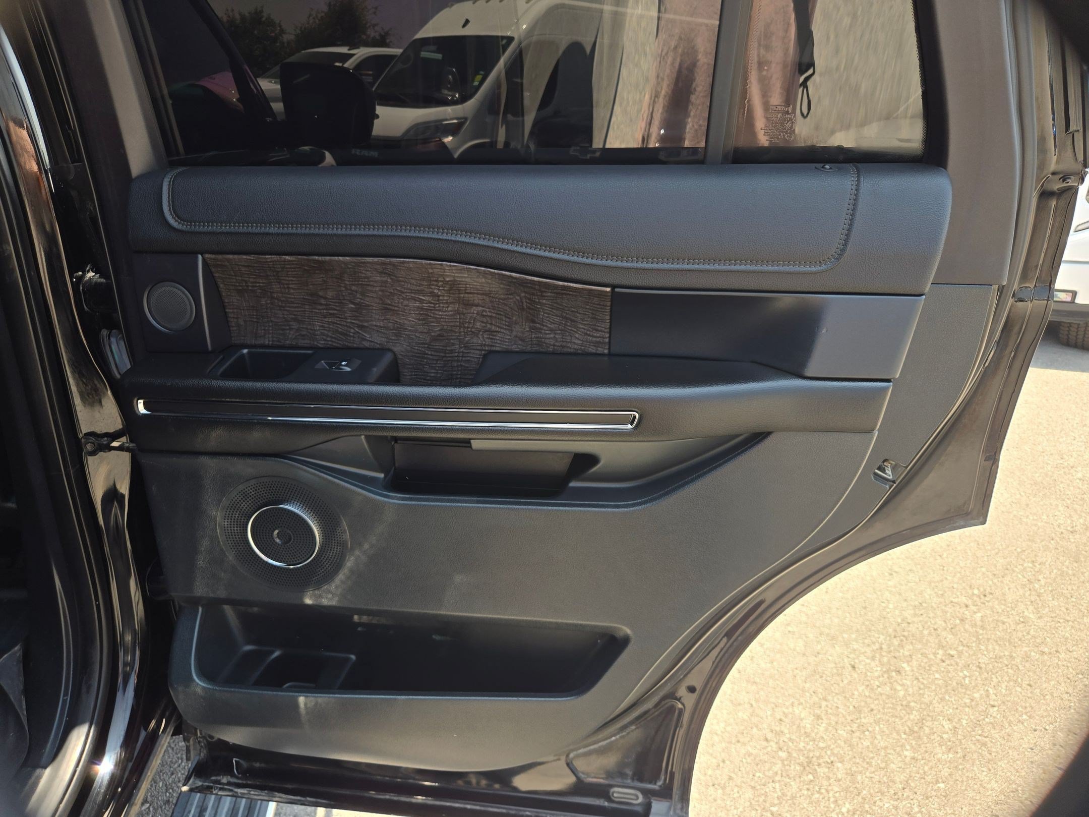 Used 2018 Ford Expedition Limited w/ Driver Assistance Package RWD image 22