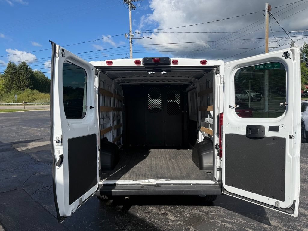 Used 2025 RAM ProMaster 2500 w/ U-Haul Equipment Group FWD image 8