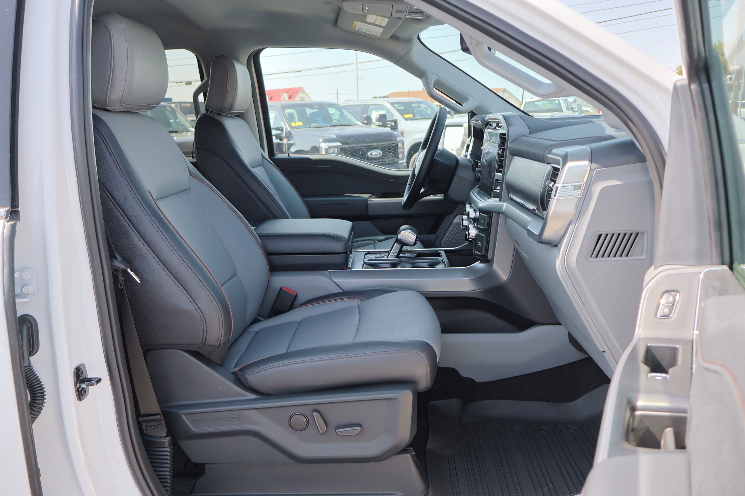 Certified 2025 Ford F150 Lariat w/ Equipment Group 501A Mid image 33