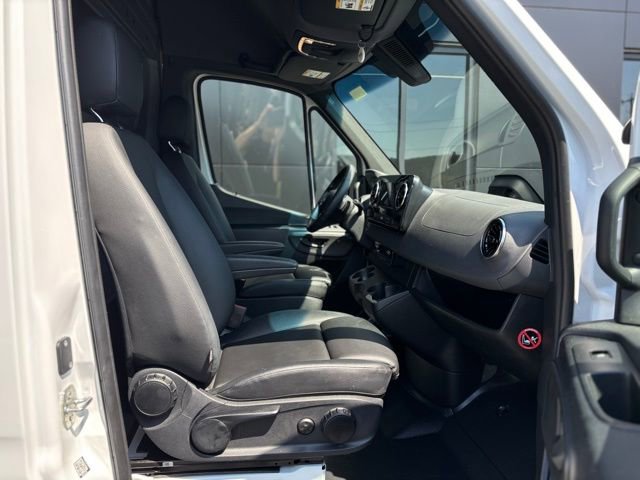 Used 2025 Mercedes-Benz Sprinter 2500 image 42