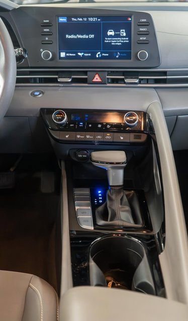 Used 2021 Hyundai Elantra Blue image 17