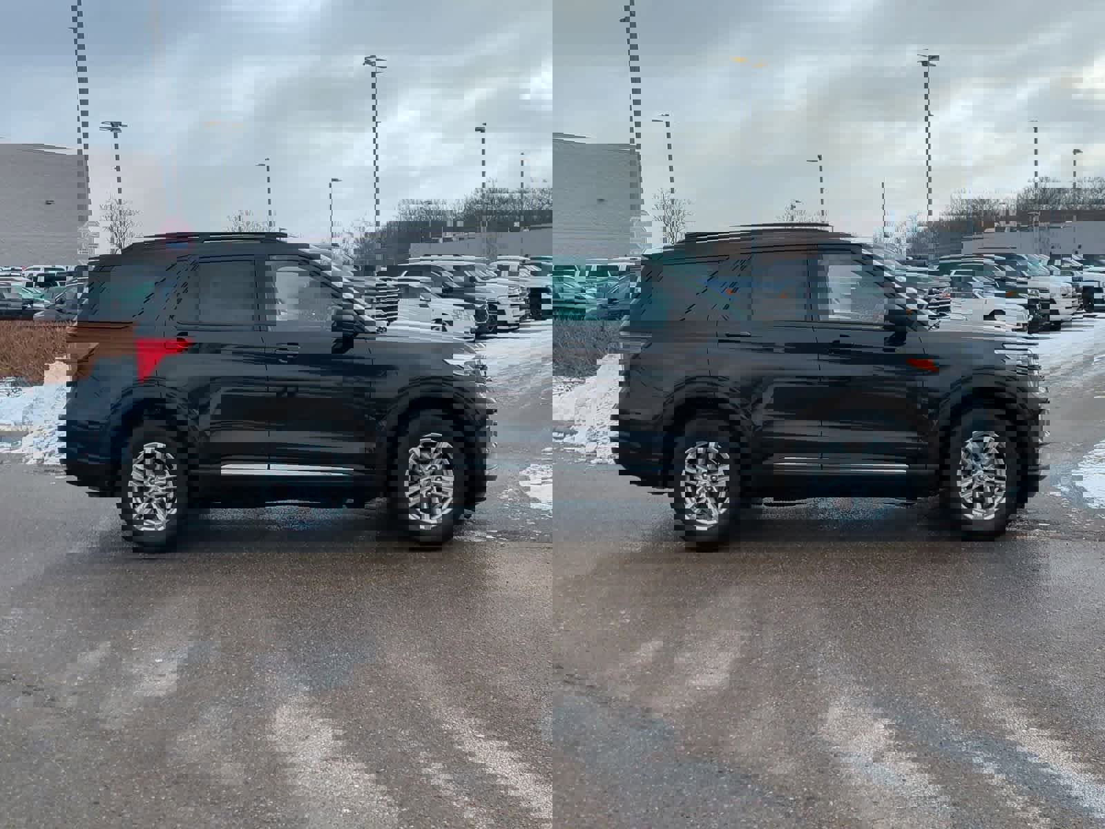 Used 2020 Ford Explorer XLT w/ Equipment Group 202A image 9