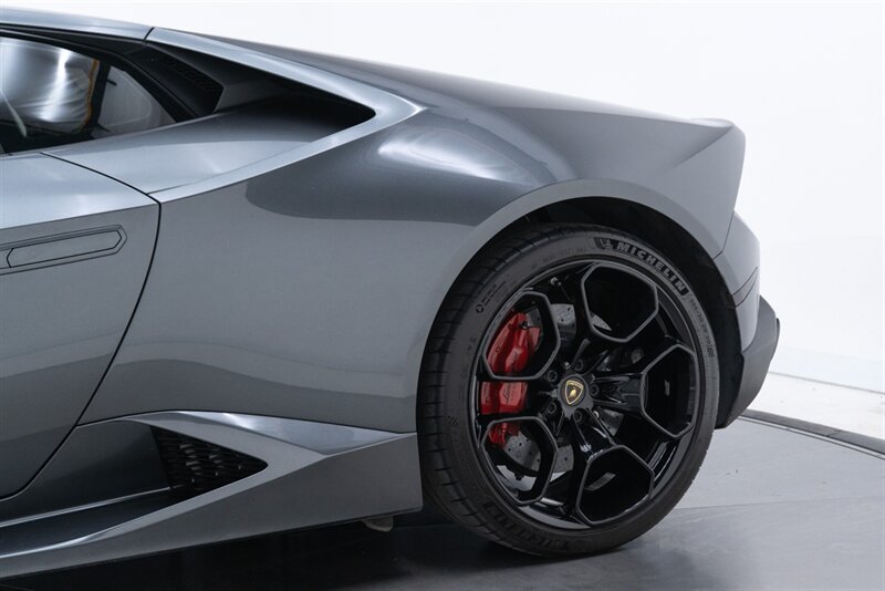 Used 2016 Lamborghini Huracan LP 580-2 RWD image 29