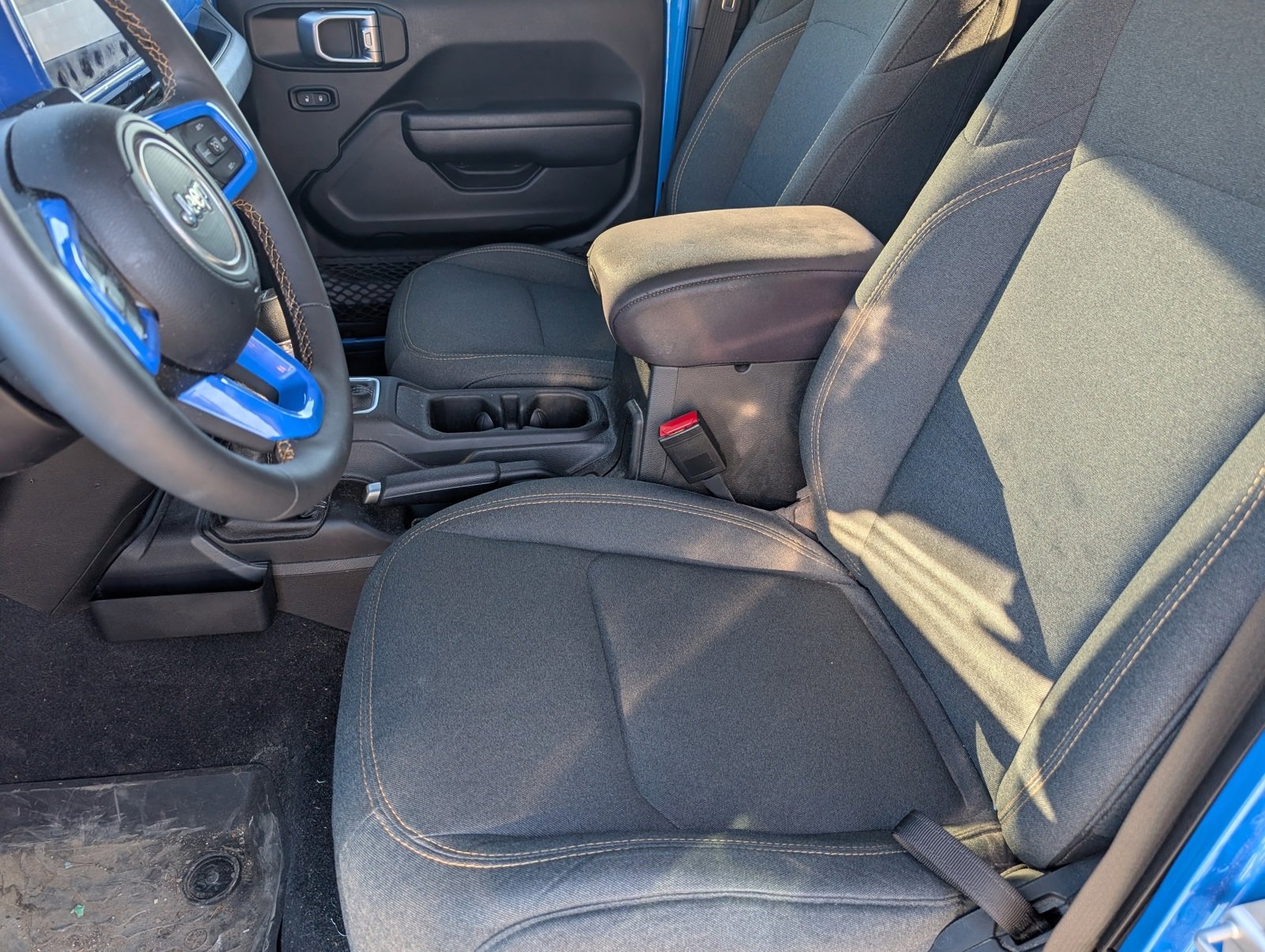 Used 2024 Jeep Gladiator Sport image 3