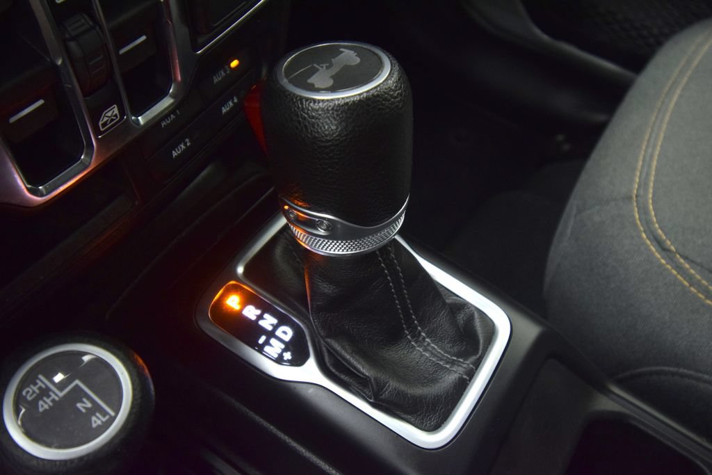 Used 2024 Jeep Wrangler Unlimited Sport AWD/4WD image 24