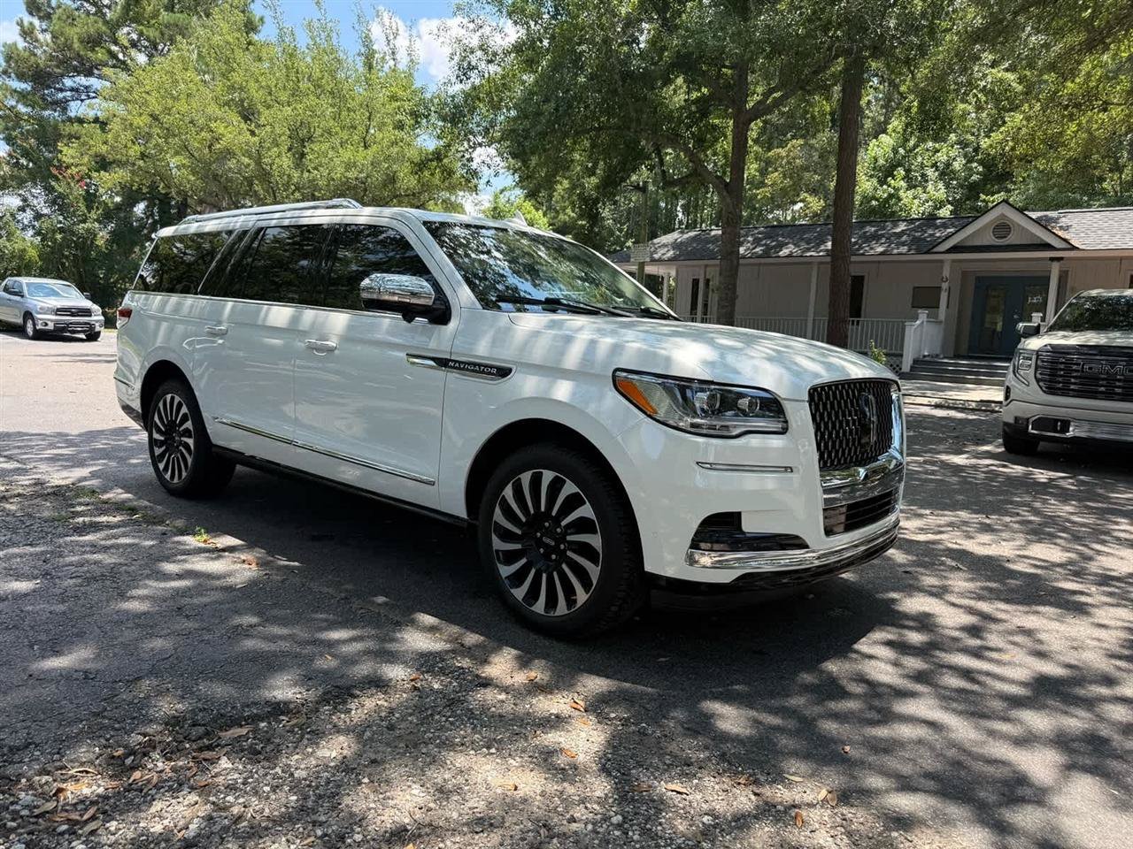 Used 2023 Lincoln Navigator L Black Label AWD/4WD image 3
