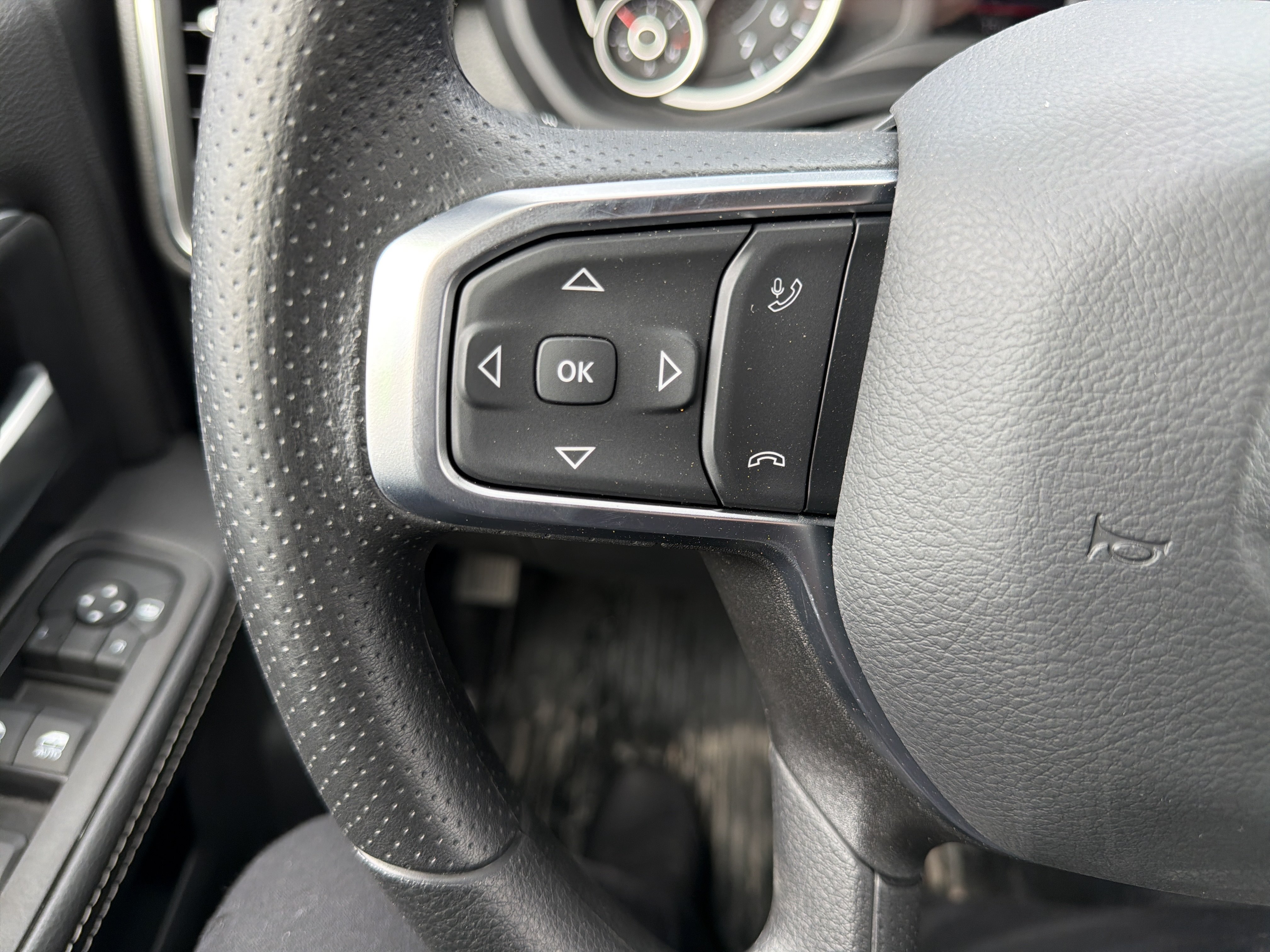 Used 2025 RAM 3500 Big Horn AWD/4WD image 19