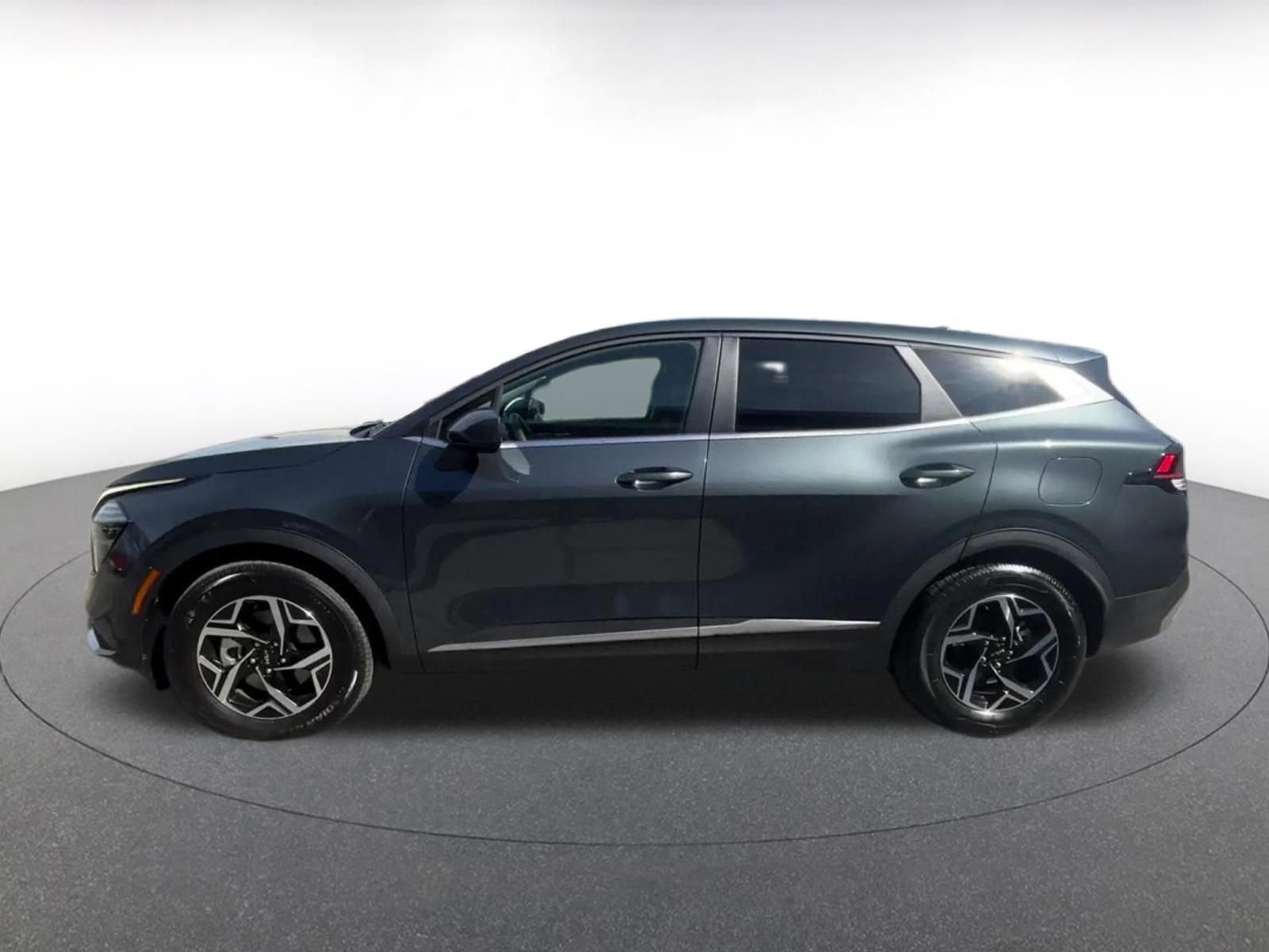 Used 2025 Kia Sportage LX image 8