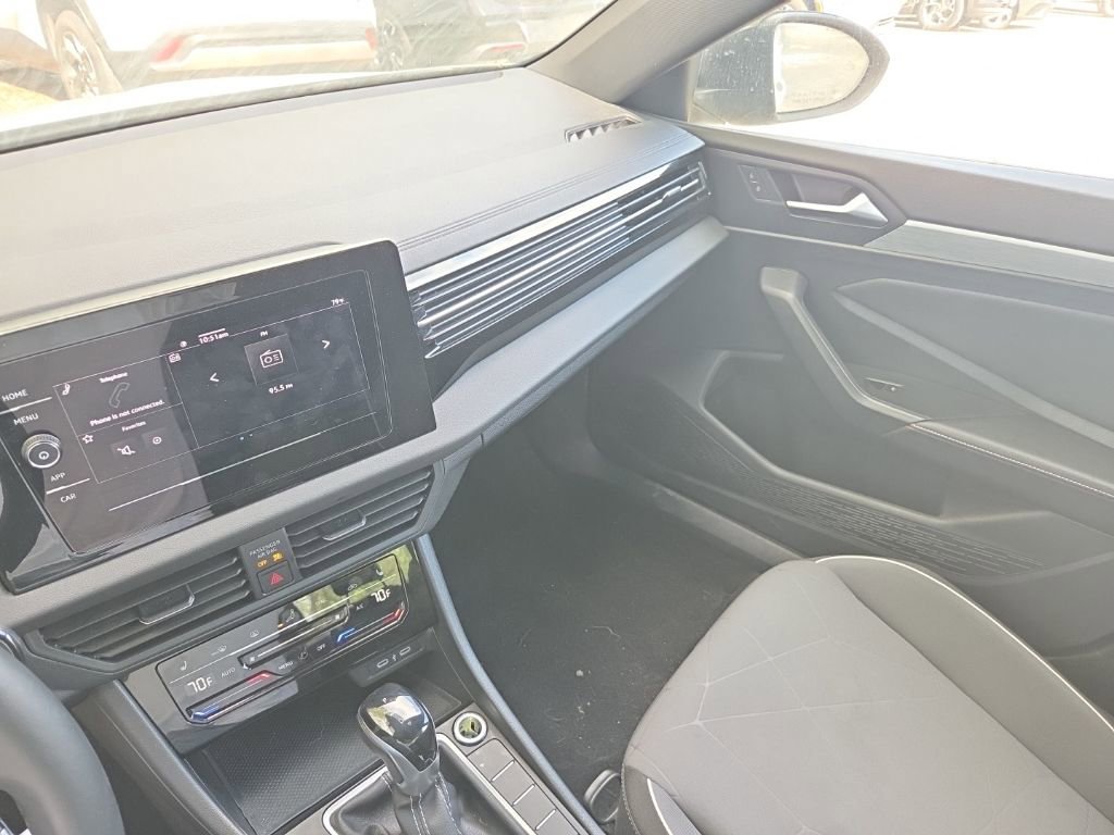 Used 2025 Volkswagen Jetta Sport image 3