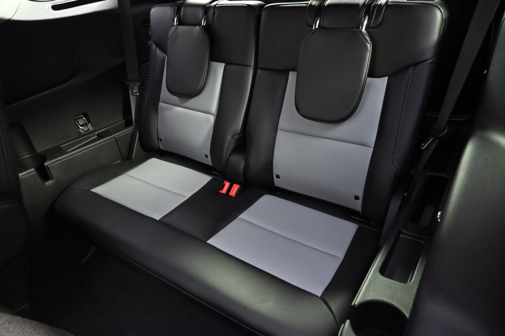 Used 2023 Ford Explorer XLT w/ Equipment Group 202A image 21