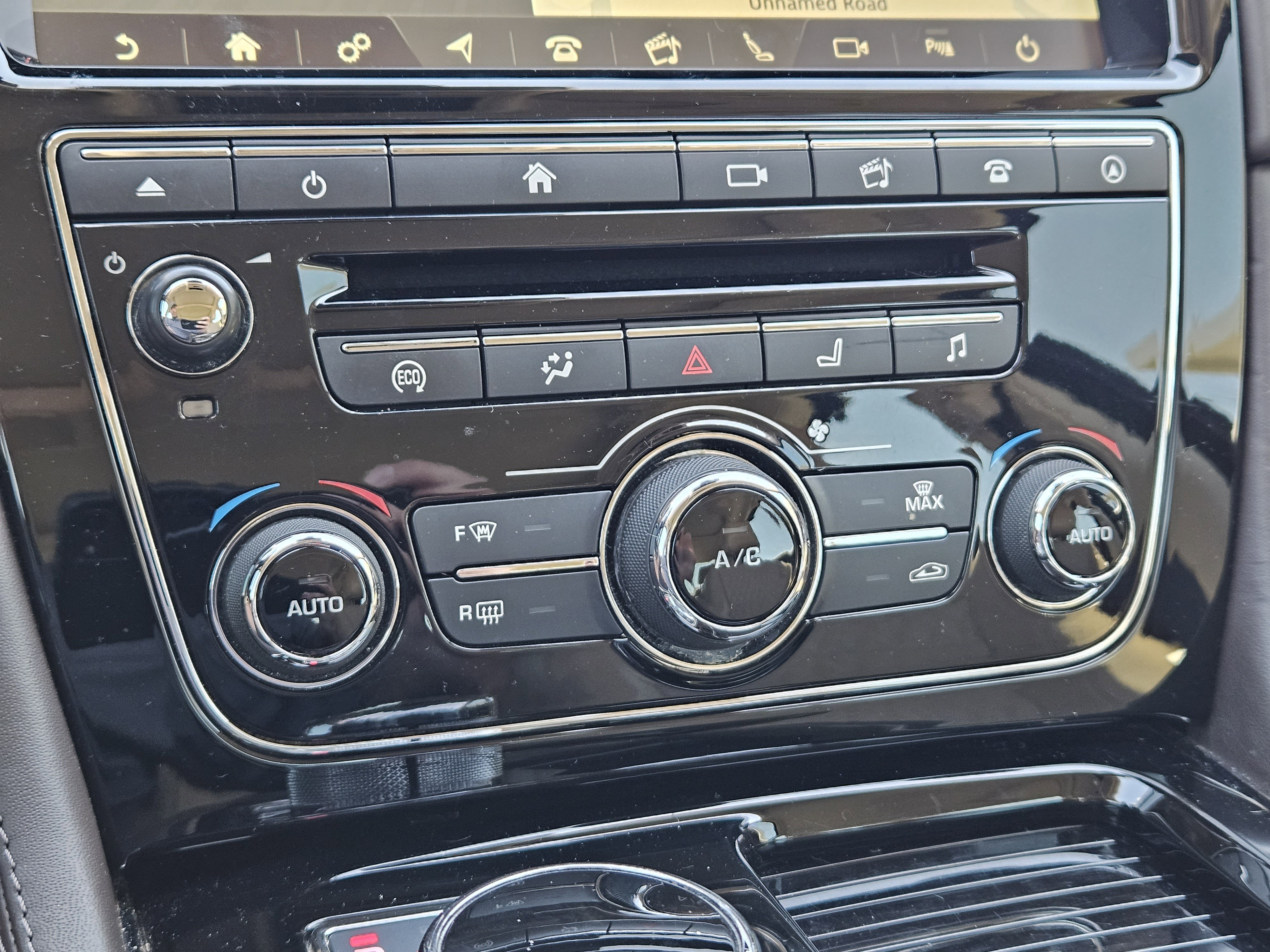 Used 2019 Jaguar XJ L Portfolio AWD/4WD image 18