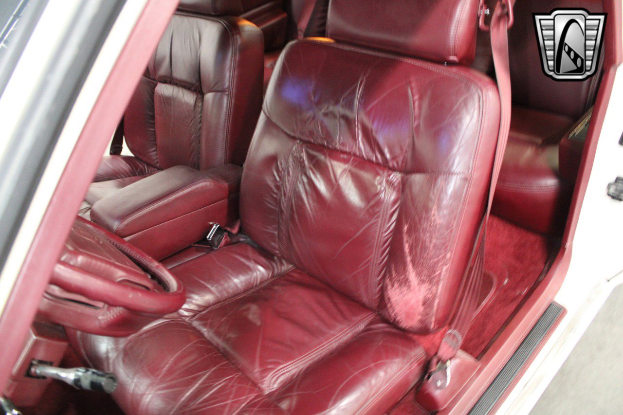 Used 1992 Cadillac De Ville Coupe image 21