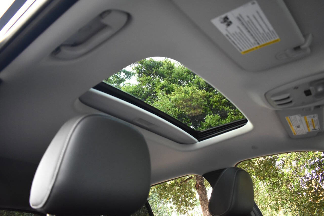 Used 2024 Chevrolet Trax LT w/ Sunroof Package FWD image 26