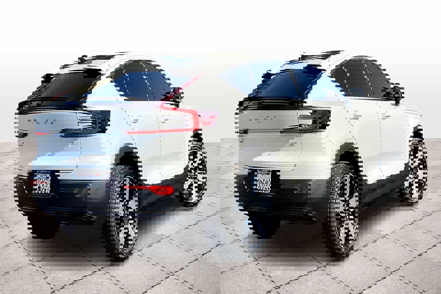 Used 2023 Volvo C40 P8 Recharge Ultimate image 15