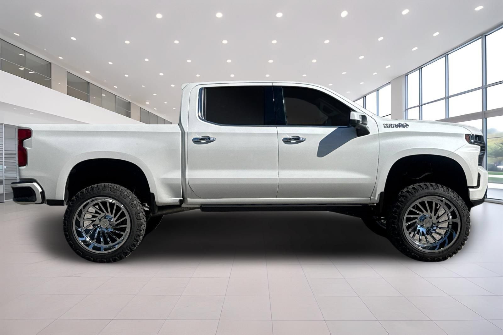 Used 2021 Chevrolet Silverado 1500 High Country w/ Technology Package AWD/4WD image 3