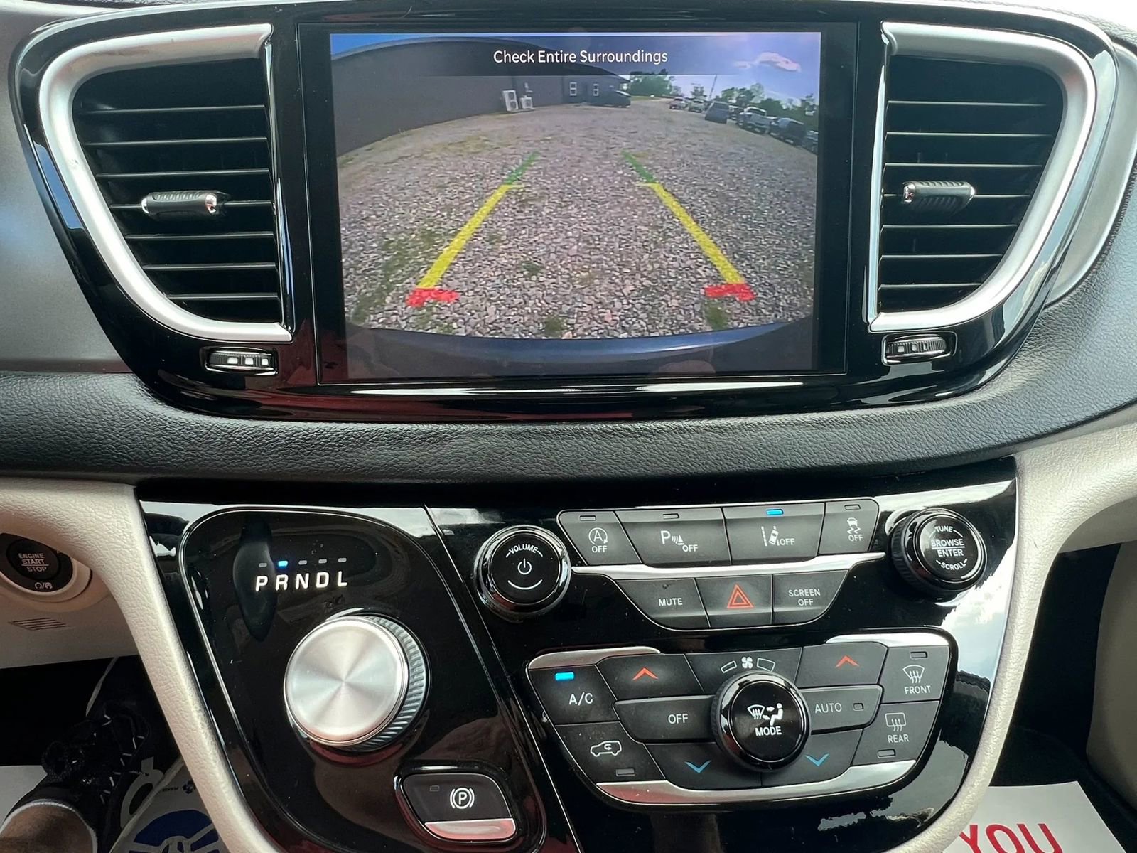 Used 2022 Chrysler Pacifica Touring-L FWD image 17