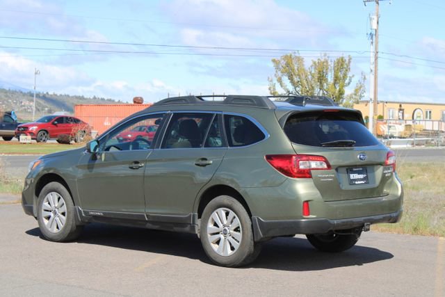 Used 2017 Subaru Outback 2.5i Premium image 3