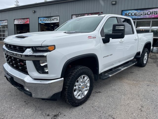 Used 2023 Chevrolet Silverado 2500 LT w/ Convenience Package image 3