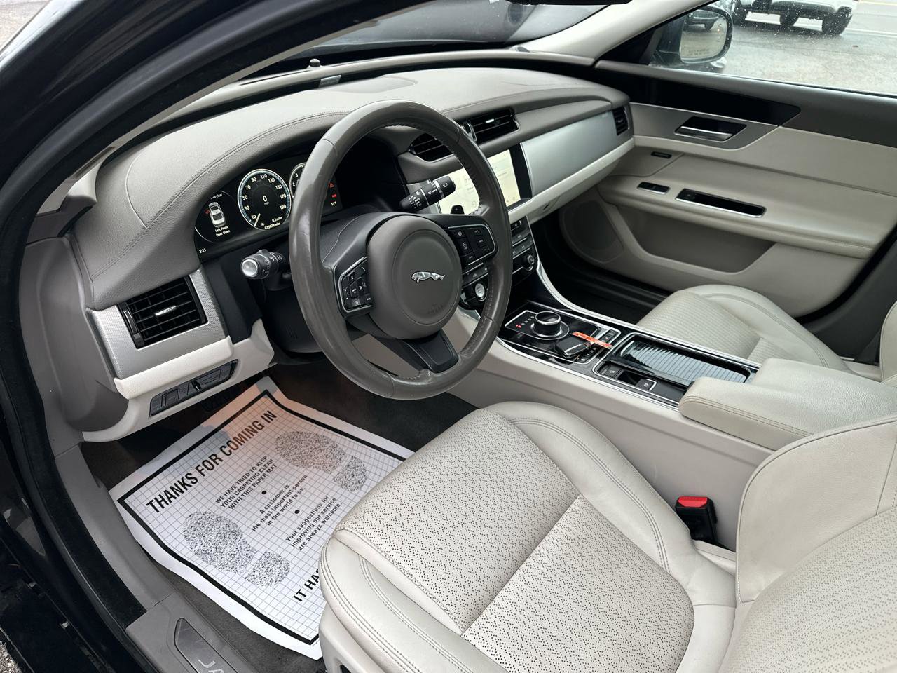 Used 2017 Jaguar XF Prestige image 10