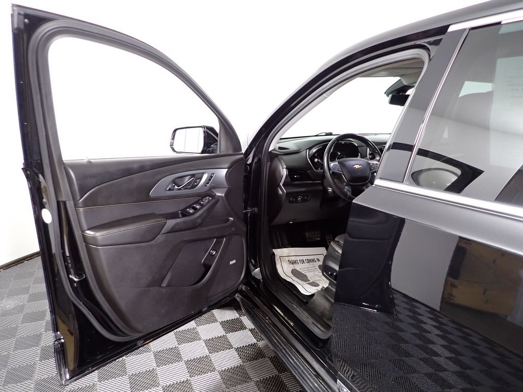 Used 2019 Chevrolet Traverse Premier w/ LPO, Blackout Package AWD/4WD image 22