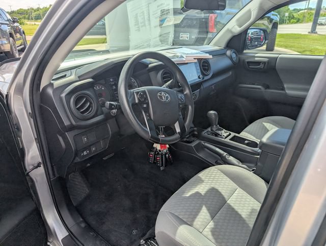 Used 2021 Toyota Tacoma SR AWD/4WD image 13