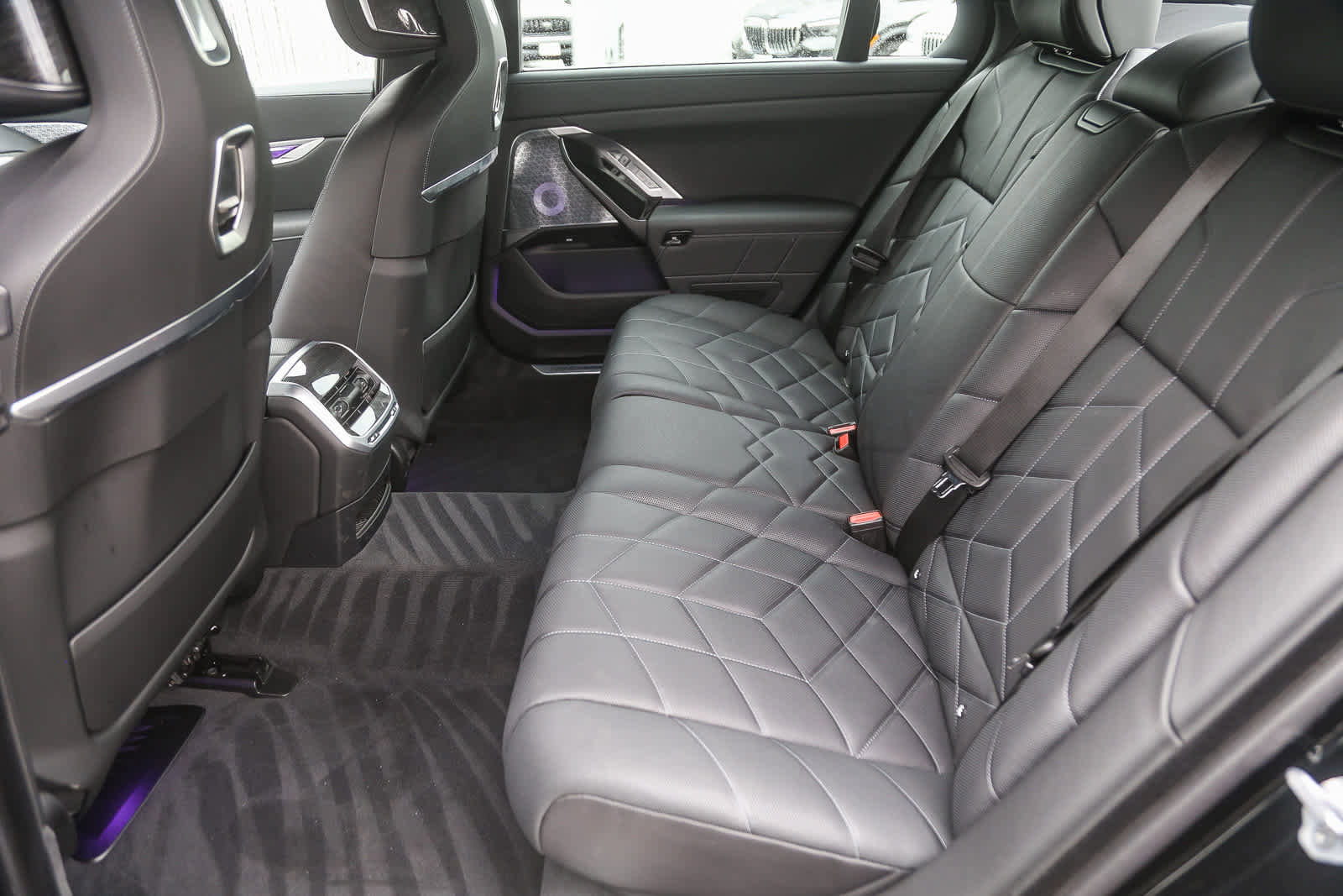 Used 2025 BMW i7 eDrive50 w/ M Sport Package image 15