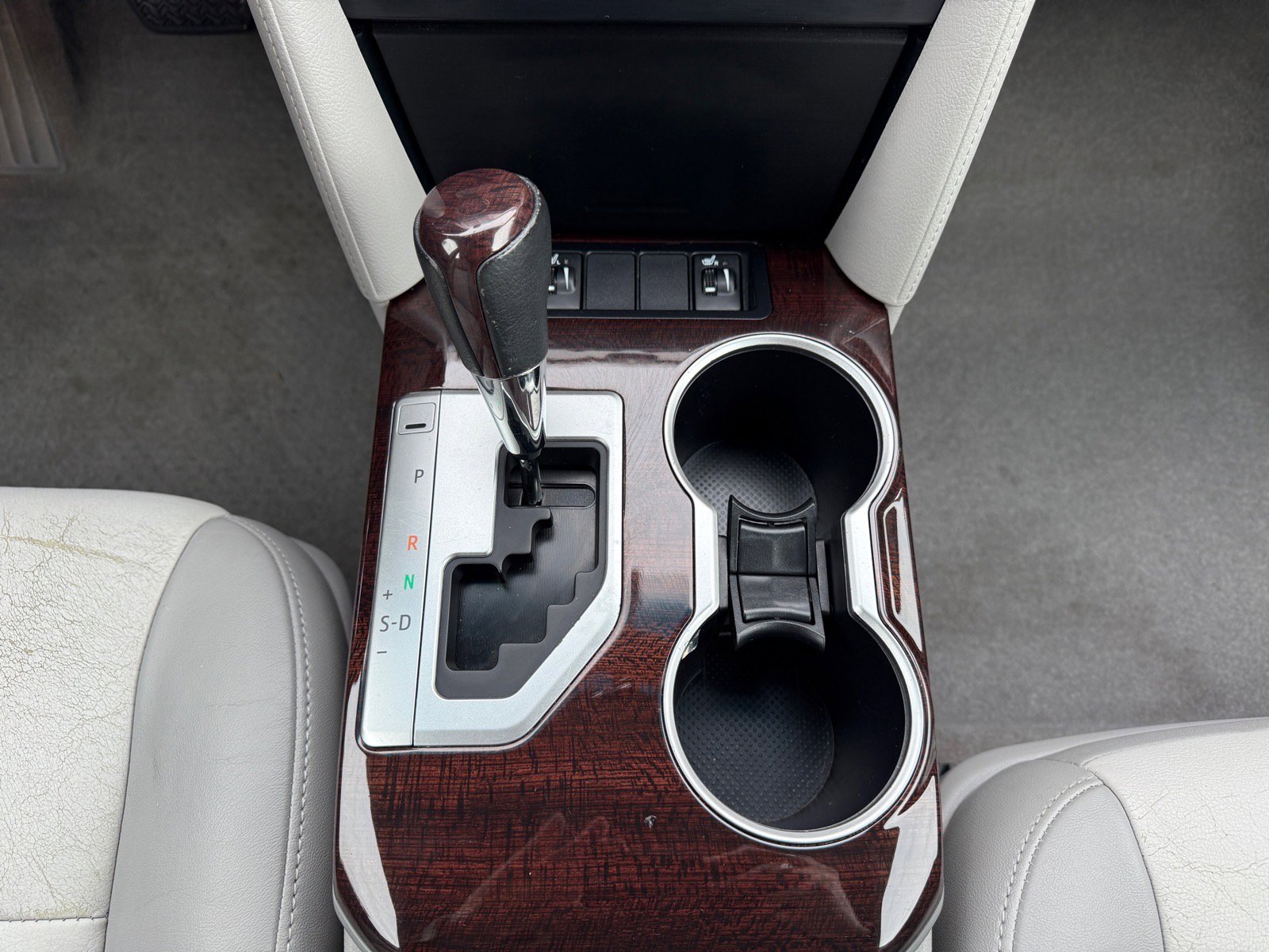 Used 2013 Toyota Camry XLE w/ Leather Pkg image 25