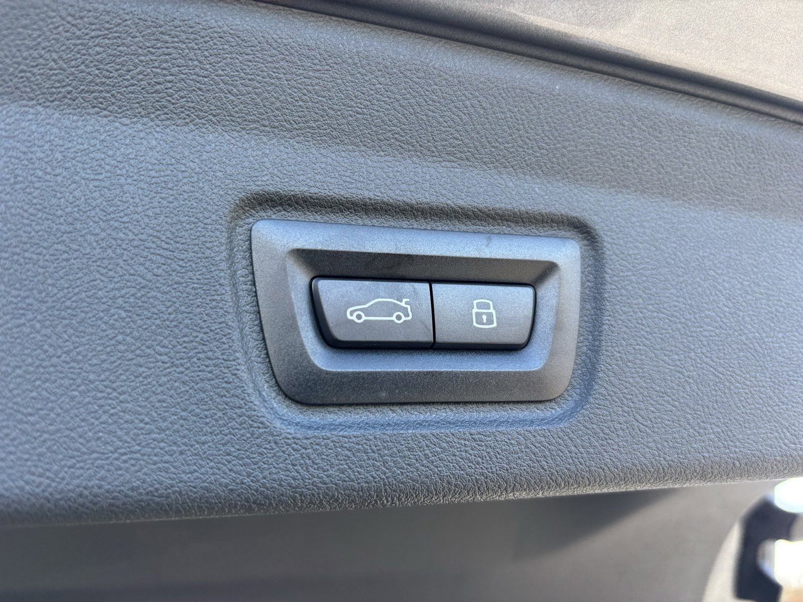 Used 2025 BMW i4 eDrive40 w/ Premium Package image 23