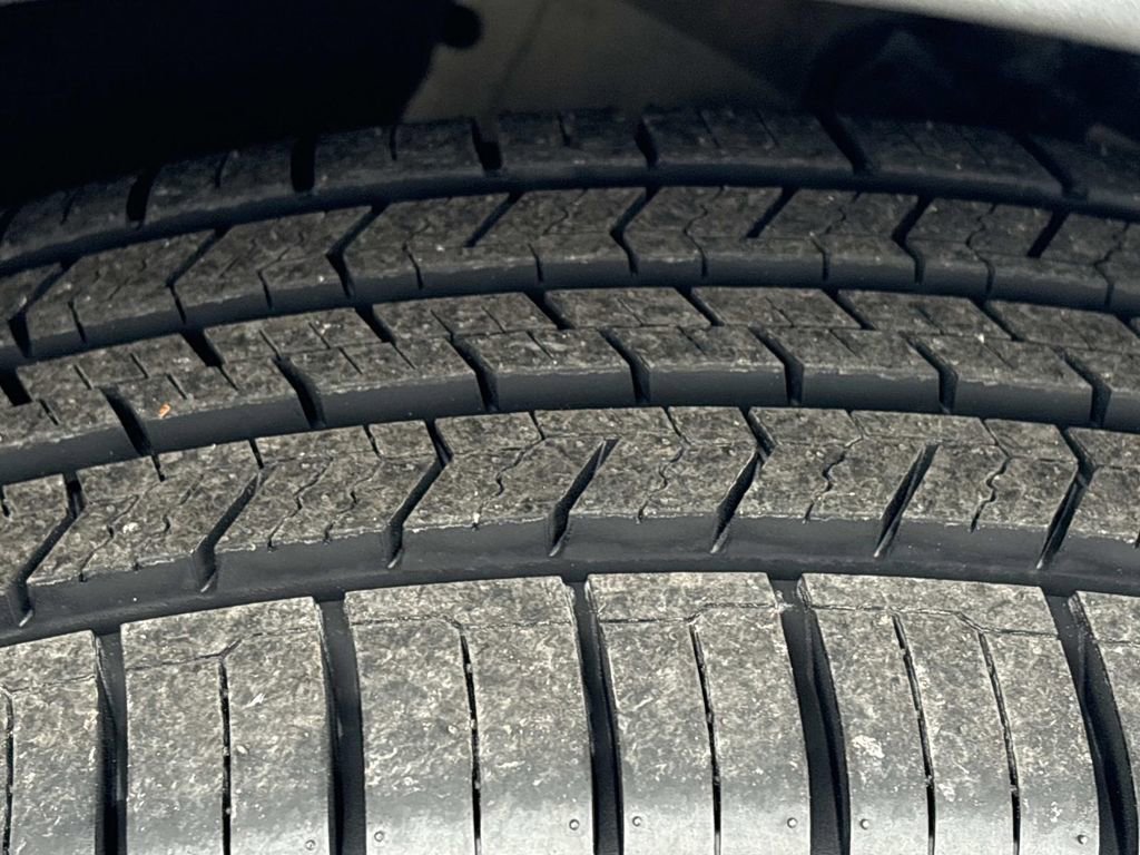 Used 2024 GMC Terrain SLT image 12