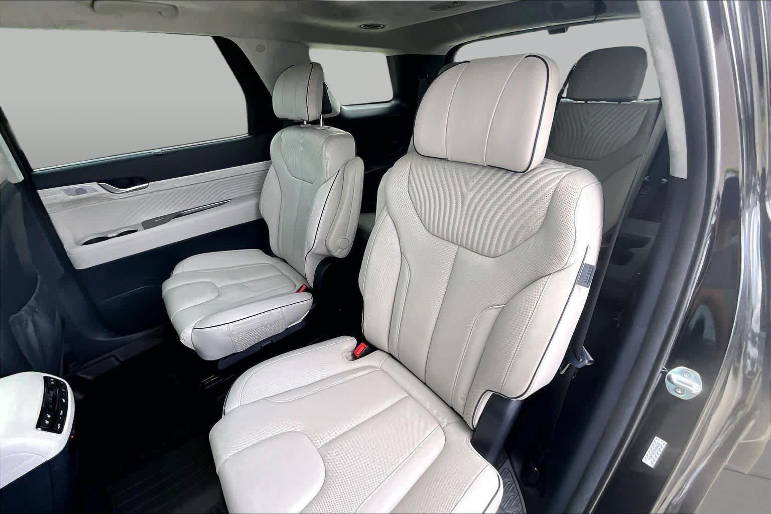 Used 2024 Hyundai Palisade Calligraphy FWD image 18