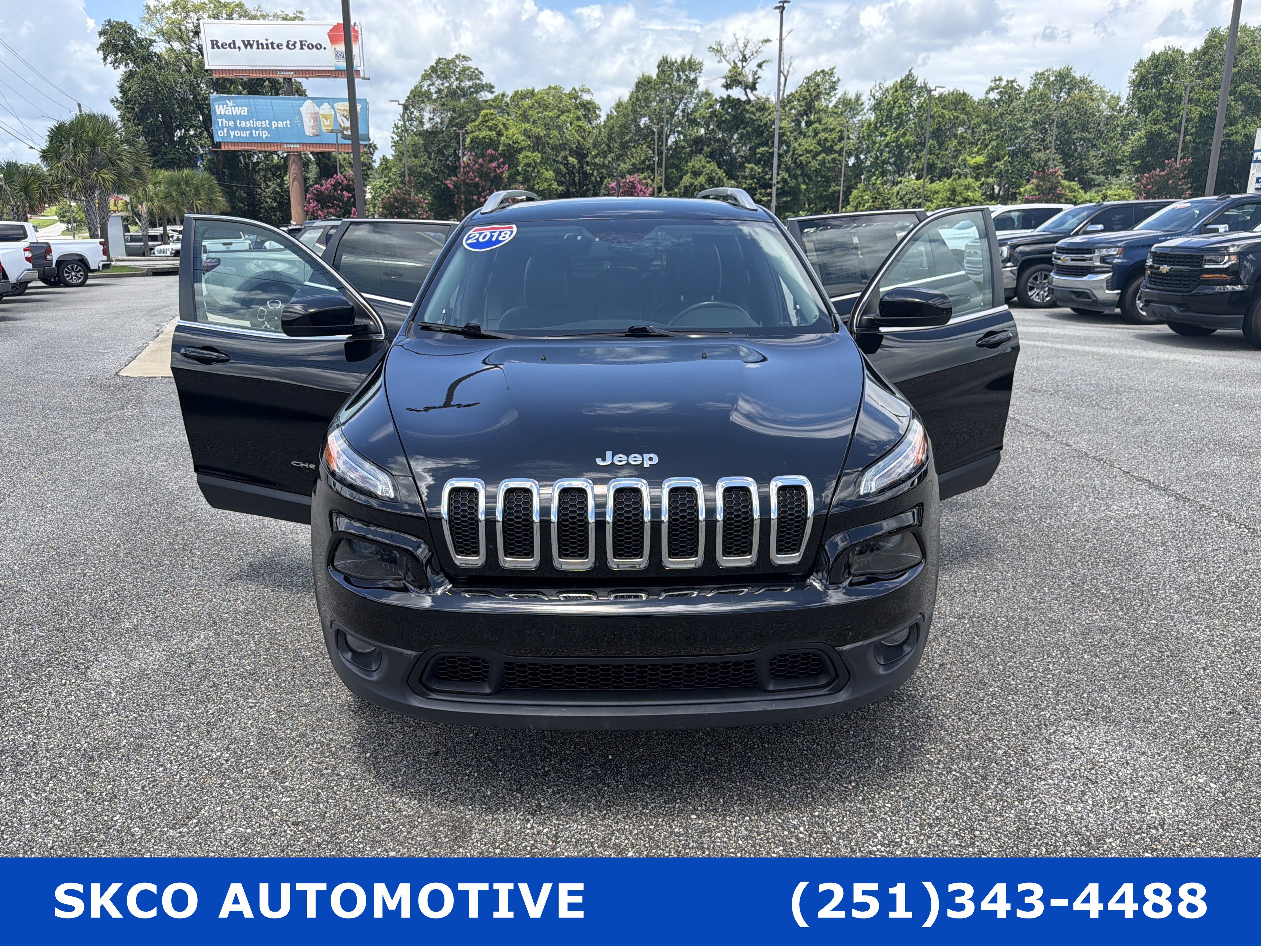 Used 2018 Jeep Cherokee Latitude Plus AWD/4WD image 30