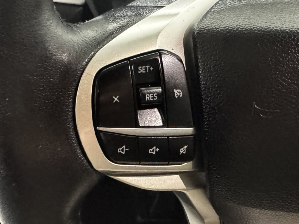 Used 2023 Ford Explorer XLT AWD/4WD image 6
