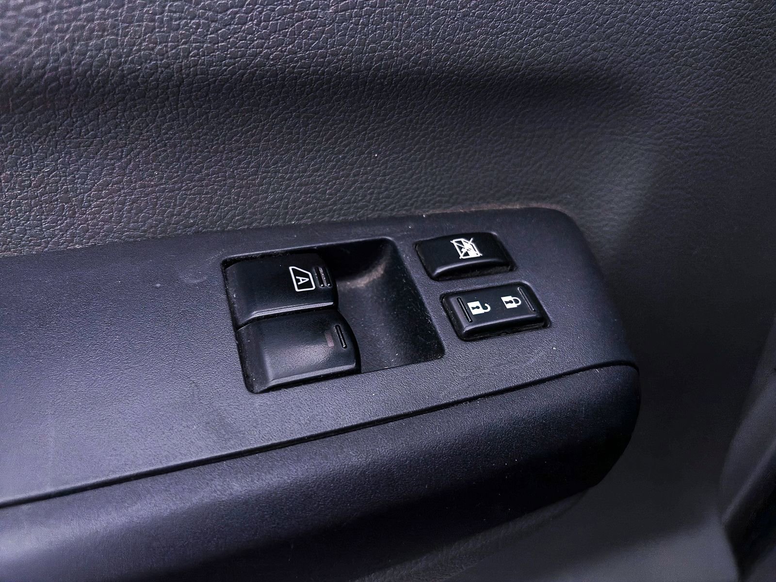 Used 2014 Nissan NV 3500 SL w/ Technology Package RWD image 11