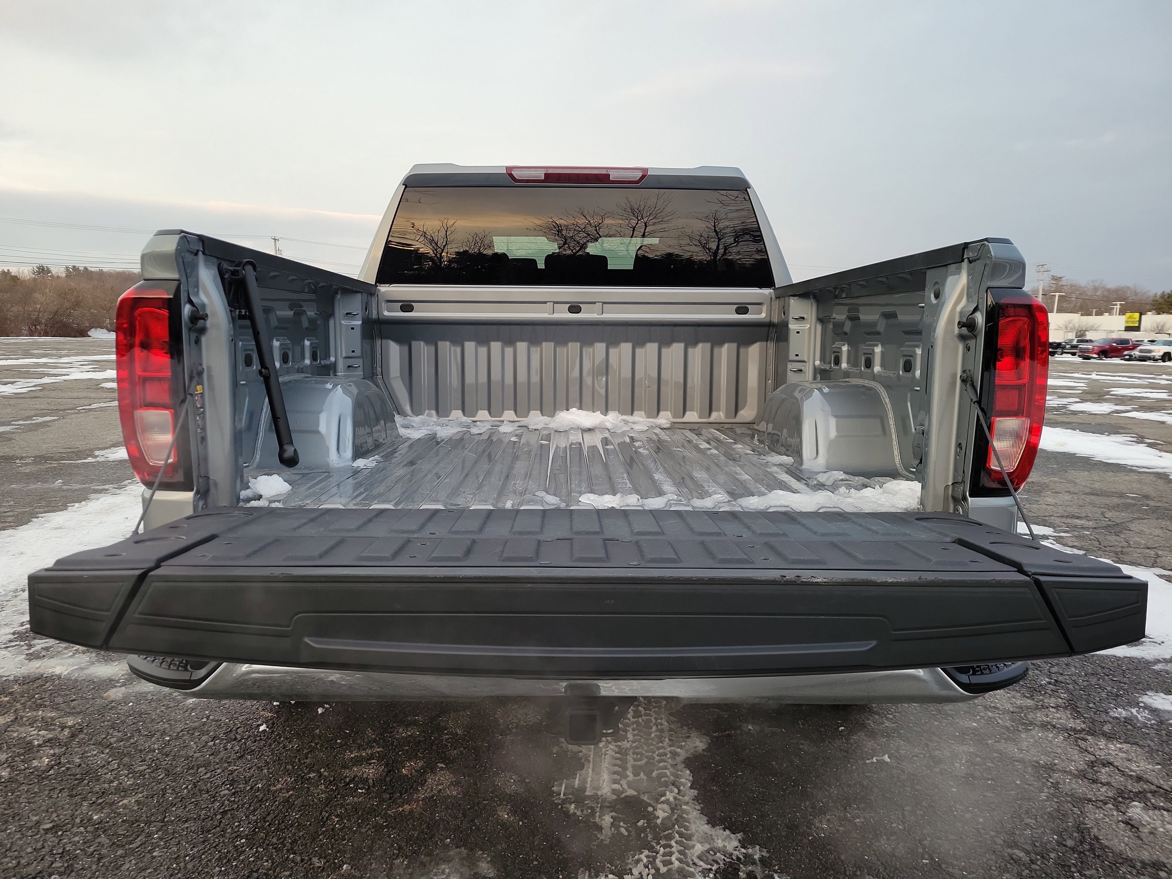 Used 2024 GMC Sierra 1500 SLE image 17