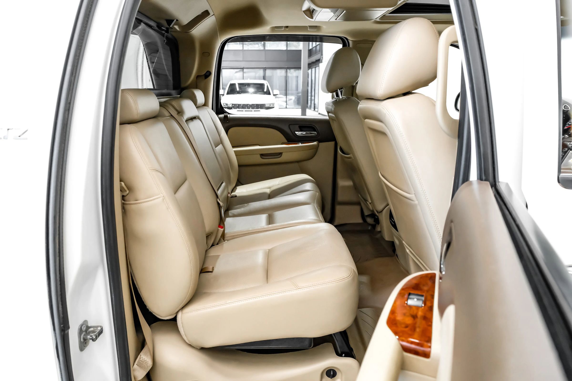 Used 2012 Chevrolet Avalanche LTZ image 46