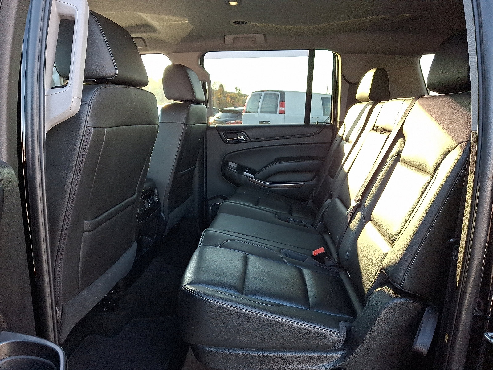 Used 2018 Chevrolet Suburban LT image 10