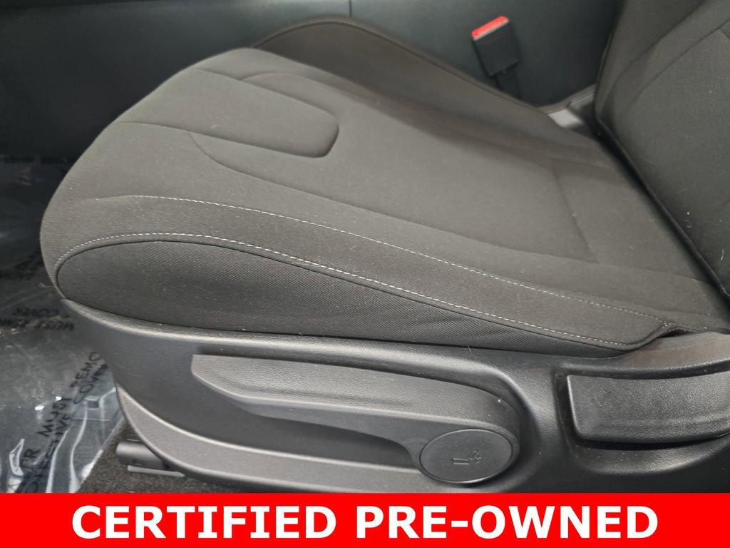 Certified 2025 Hyundai Elantra Sport image 29
