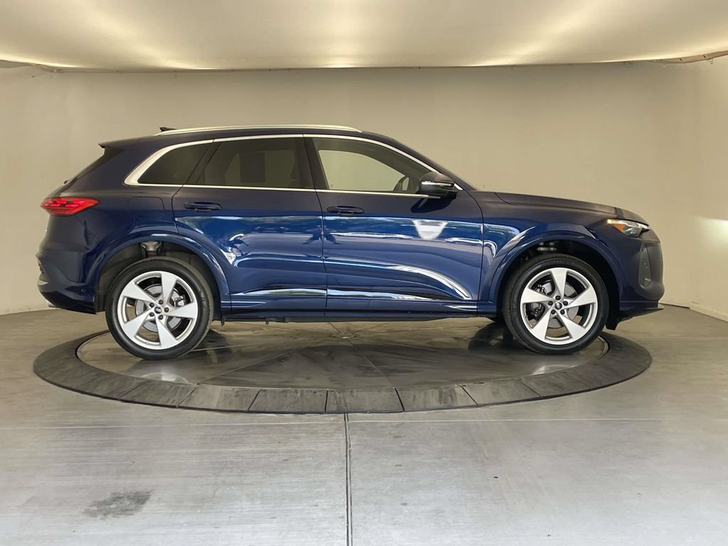 Certified 2025 Audi Q5 Premium Plus w/ Premium Plus AWD/4WD image 8
