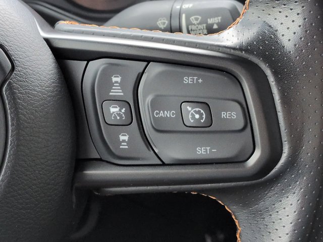 Used 2024 Jeep Gladiator Mojave w/ Technology Group AWD/4WD image 28